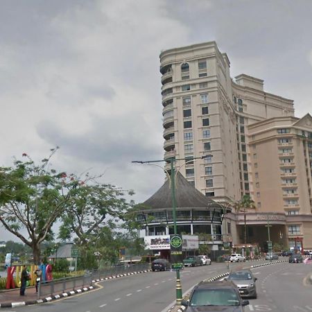 קוצ'ינג Riverbank Suites Waterfront מראה חיצוני תמונה