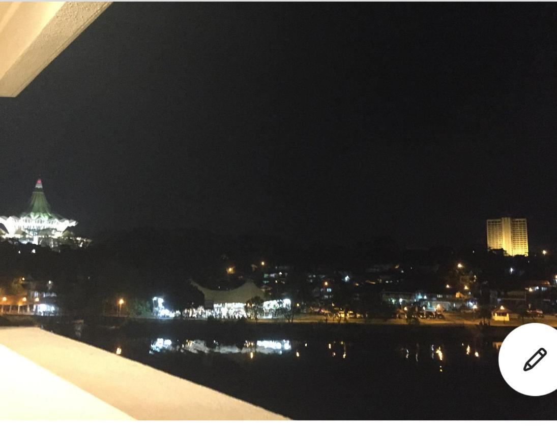 קוצ'ינג Riverbank Suites Waterfront מראה חיצוני תמונה