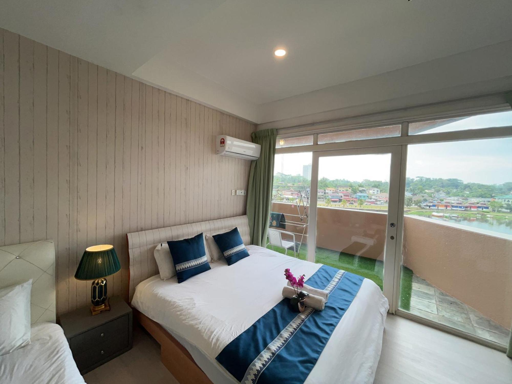 קוצ'ינג Riverbank Suites Waterfront מראה חיצוני תמונה