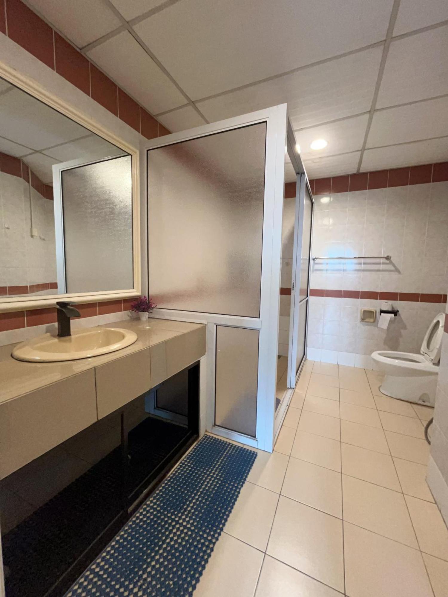 קוצ'ינג Riverbank Suites Waterfront מראה חיצוני תמונה